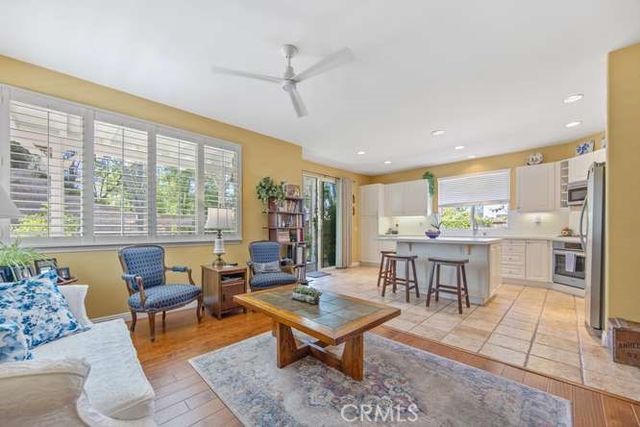28441 Lobelia, Valencia, CA 91354