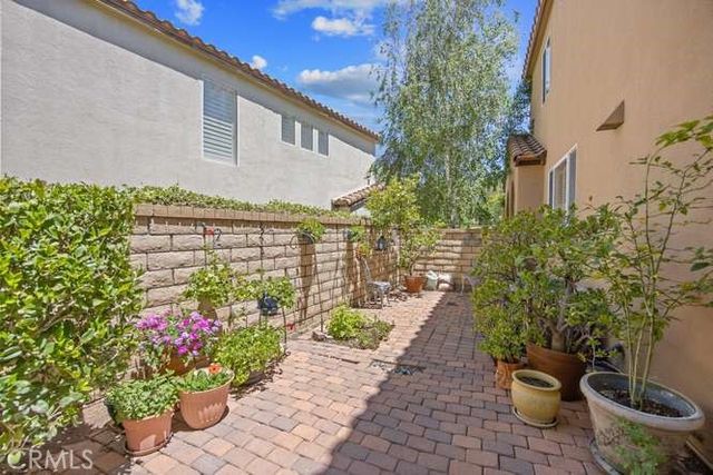 28441 Lobelia, Valencia, CA 91354