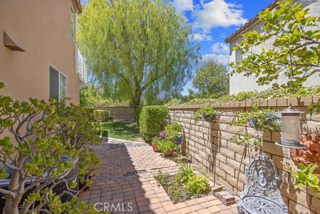 28441 Lobelia, Valencia, CA 91354