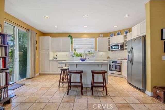 28441 Lobelia, Valencia, CA 91354