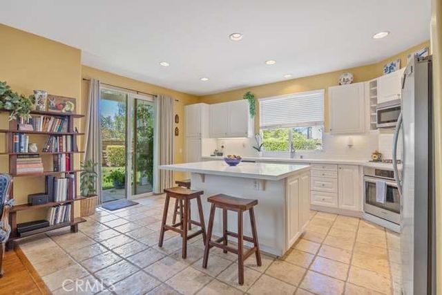 28441 Lobelia, Valencia, CA 91354