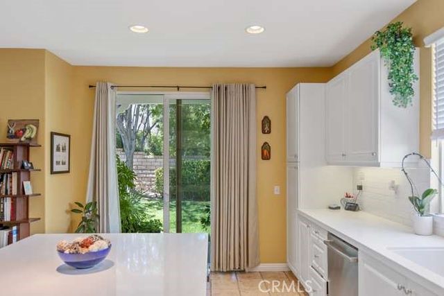 28441 Lobelia, Valencia, CA 91354