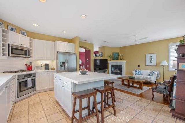 28441 Lobelia, Valencia, CA 91354