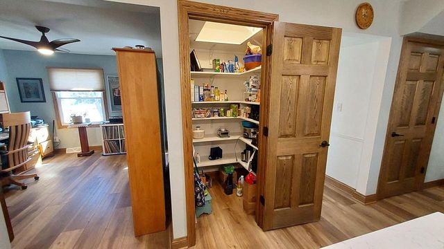 7808 W Plainsview DRIVE, Franklin, WI 53132