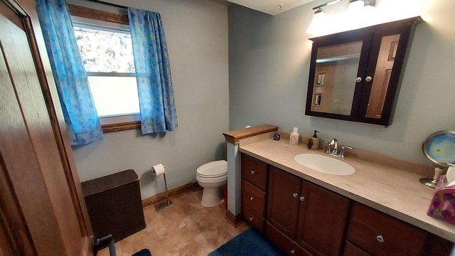 7808 W Plainsview DRIVE, Franklin, WI 53132