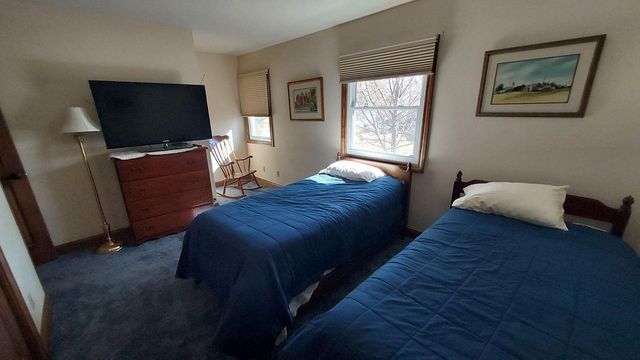 7808 W Plainsview DRIVE, Franklin, WI 53132