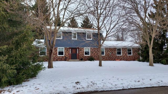 7808 W Plainsview DRIVE, Franklin, WI 53132