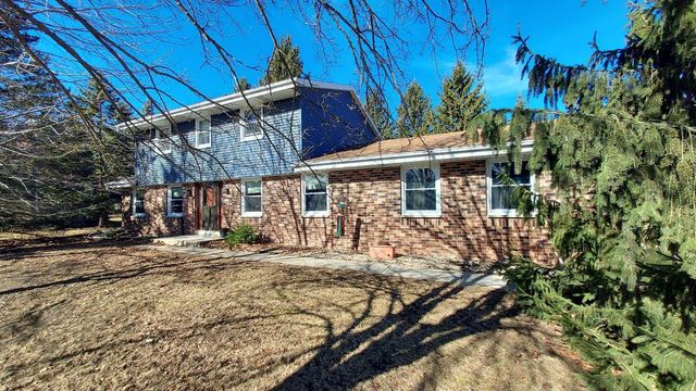 7808 W Plainsview DRIVE, Franklin, WI 53132