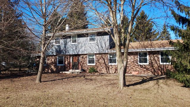 7808 W Plainsview DRIVE, Franklin, WI 53132