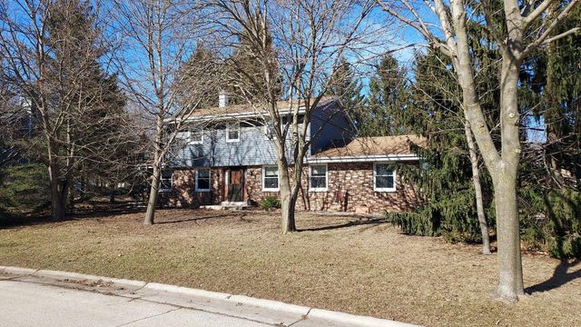 7808 W Plainsview DRIVE, Franklin, WI 53132