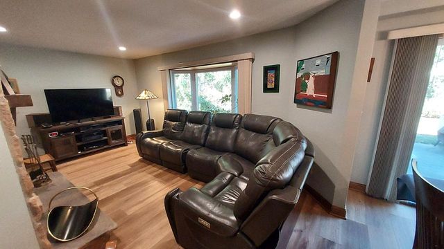 7808 W Plainsview DRIVE, Franklin, WI 53132