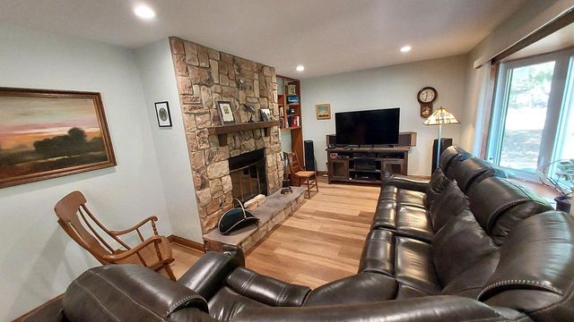 7808 W Plainsview DRIVE, Franklin, WI 53132