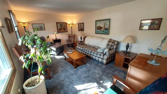 7808 W Plainsview DRIVE, Franklin, WI 53132