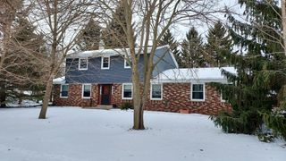 7808 W Plainsview DRIVE, Franklin, WI 53132