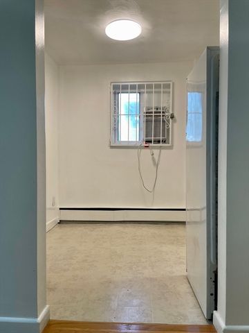 76 Euston Rd 4A, Boston, MA 02135