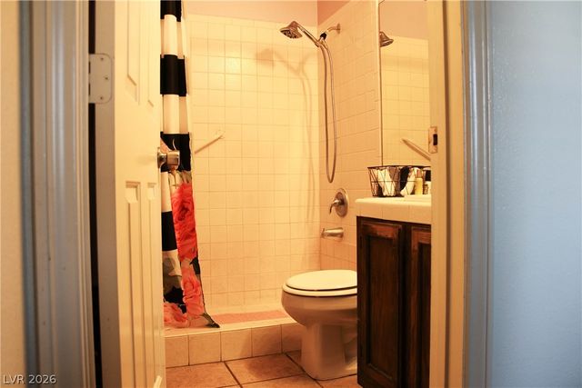 2121 Twickenham Place B, Las Vegas, NV 89108