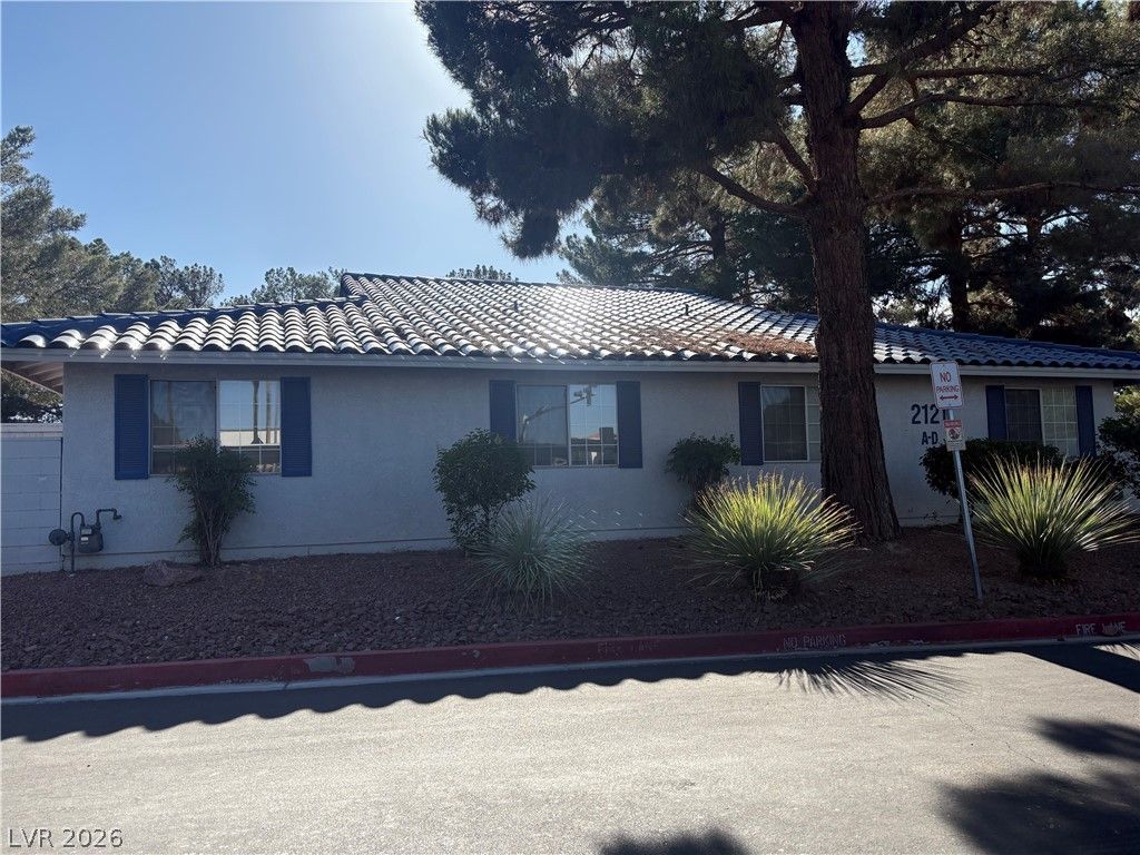 2121 Twickenham Place B, Las Vegas, NV 89108