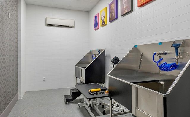 160 Birdsall Street 1417, Houston, TX 77007