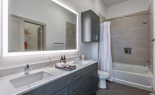 160 Birdsall Street 1417, Houston, TX 77007