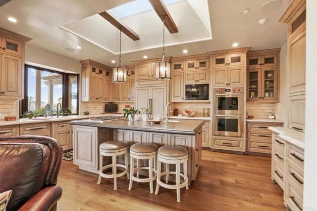 4652 Resmar Road, La Mesa, CA 91941