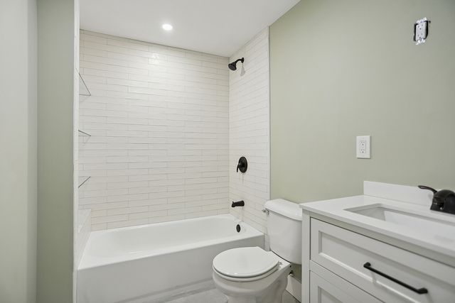 7435 S Kimbark Avenue, Chicago, IL 60619