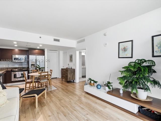 950 Brickell Bay Dr 1208, Miami, FL 33131