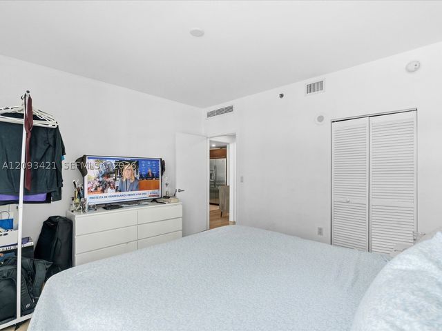 950 Brickell Bay Dr 1208, Miami, FL 33131