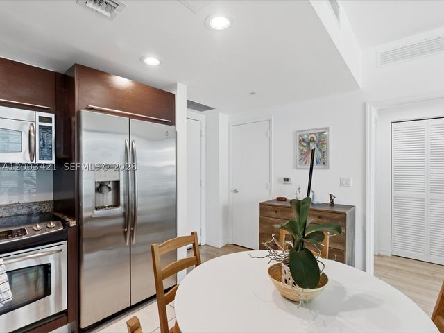950 Brickell Bay Dr 1208, Miami, FL 33131