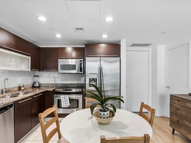 950 Brickell Bay Dr 1208, Miami, FL 33131