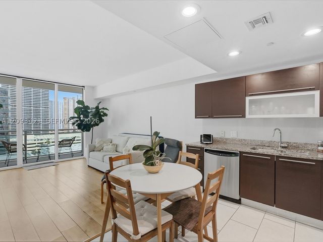 950 Brickell Bay Dr 1208, Miami, FL 33131
