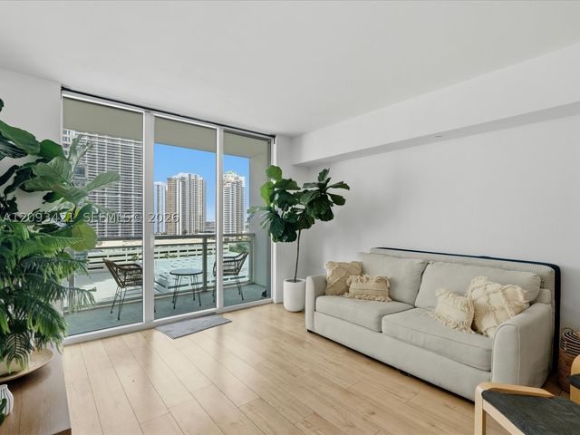 950 Brickell Bay Dr 1208, Miami, FL 33131