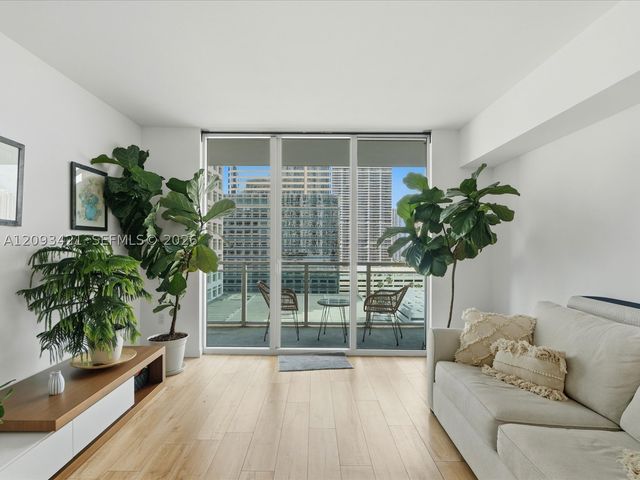 950 Brickell Bay Dr 1208, Miami, FL 33131