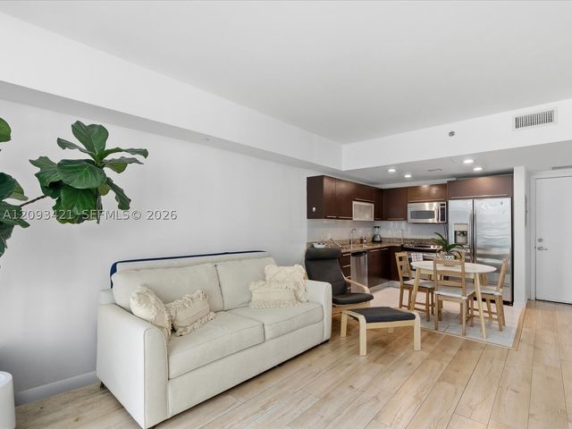 950 Brickell Bay Dr 1208, Miami, FL 33131