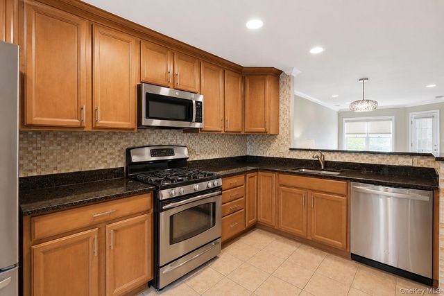 323 Waterside Close, Peekskill, NY 10566