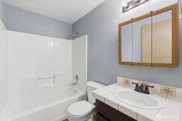 107 Mission Road, Kelso, WA 98626