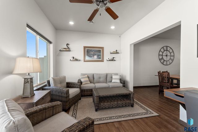 5303 S Mumford Ave Avenue, Sioux Falls, SD 57108