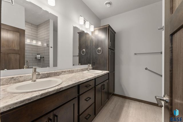 5303 S Mumford Ave Avenue, Sioux Falls, SD 57108