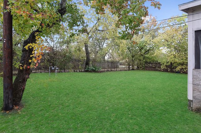 727 S Iowa Street, La Porte, TX 77571