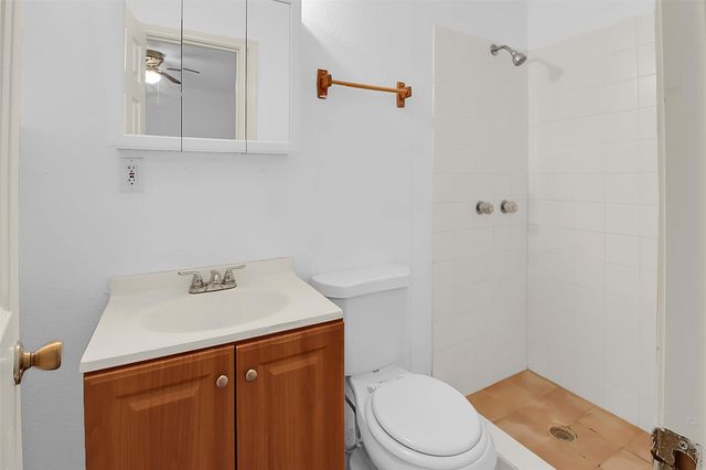 727 S Iowa Street, La Porte, TX 77571