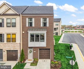 4925 VISTA GLEN LN, Lanham, MD 20706