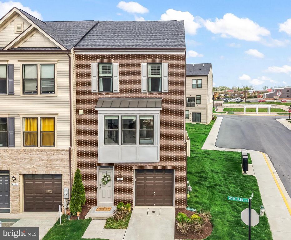 Image 1 of property listing at 4925 VISTA GLEN LN, Lanham, MD 20706