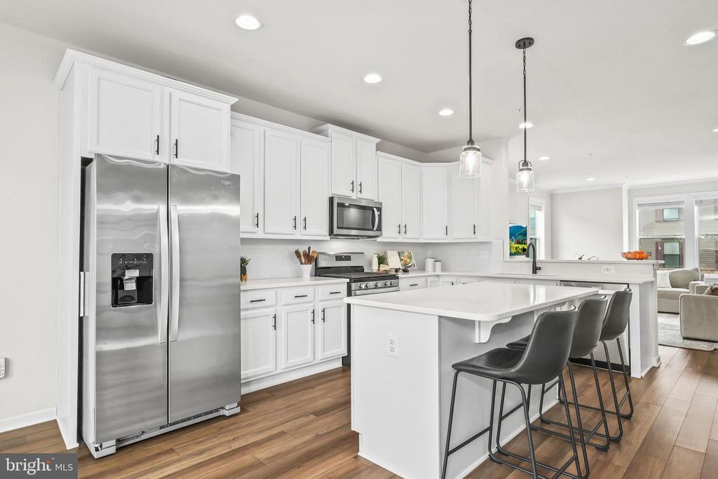 Image 10 of property listing at 4925 VISTA GLEN LN, Lanham, MD 20706