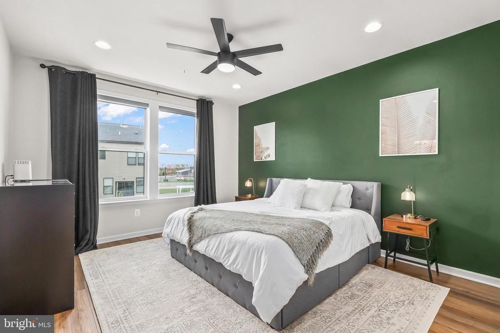 Image 14 of property listing at 4925 VISTA GLEN LN, Lanham, MD 20706