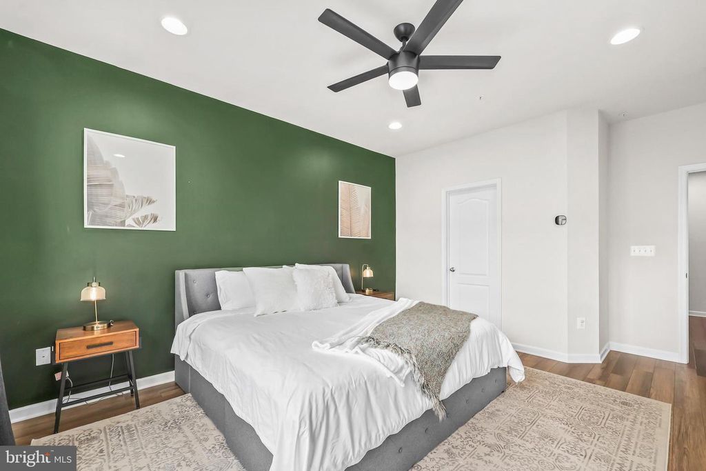 Image 16 of property listing at 4925 VISTA GLEN LN, Lanham, MD 20706