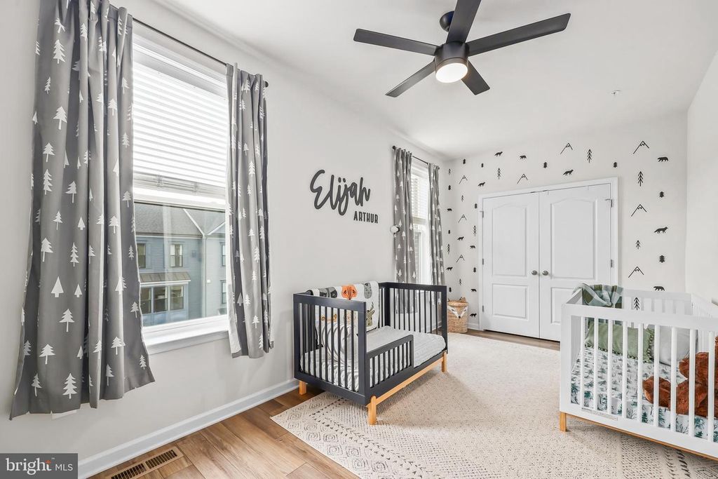 Image 19 of property listing at 4925 VISTA GLEN LN, Lanham, MD 20706