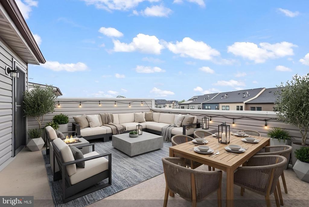 Image 26 of property listing at 4925 VISTA GLEN LN, Lanham, MD 20706