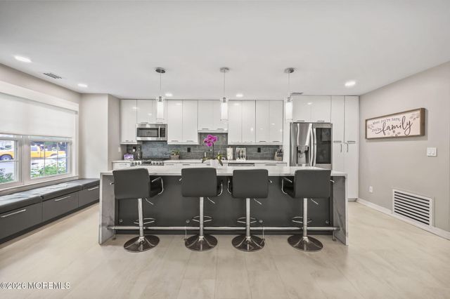 201 Paddington Court, Manalapan, NJ 07726
