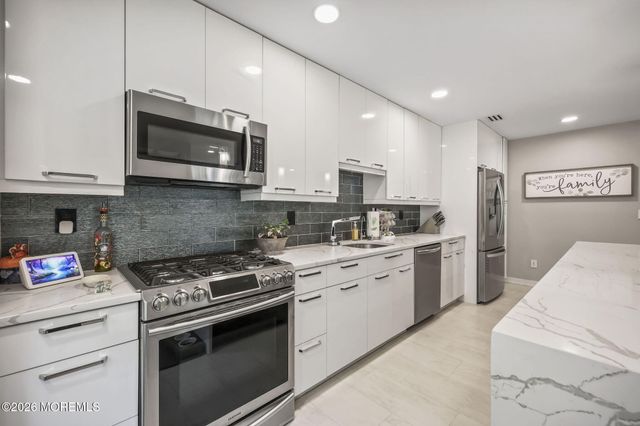 201 Paddington Court, Manalapan, NJ 07726