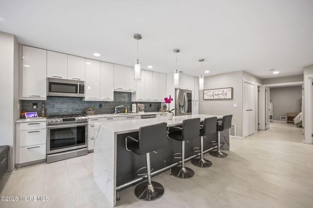 201 Paddington Court, Manalapan, NJ 07726