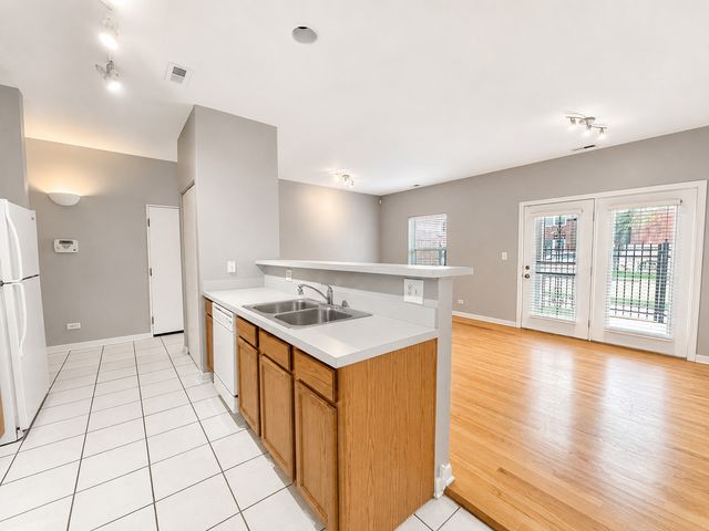 803 E 41ST Street 1B, Chicago, IL 60653